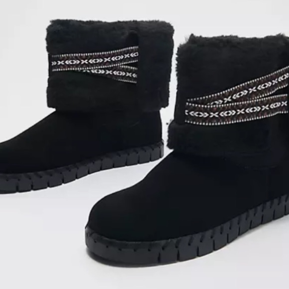 MUK LUKS Women's Black Suede Boots - Size 7